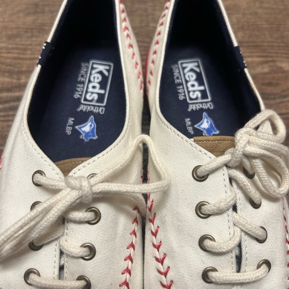 Keds size 10 Blue Jays EUC barely used White and Red Vintage Baseball Sneakers - Picture 8 of 9